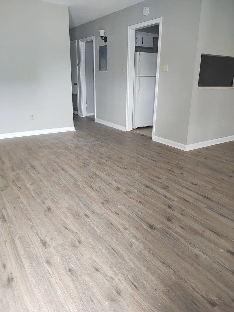 Acadian Villa Apartments — Photo 2