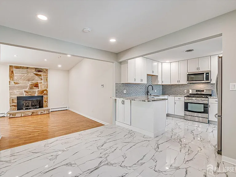 145 Somerset Ave — Photo 12