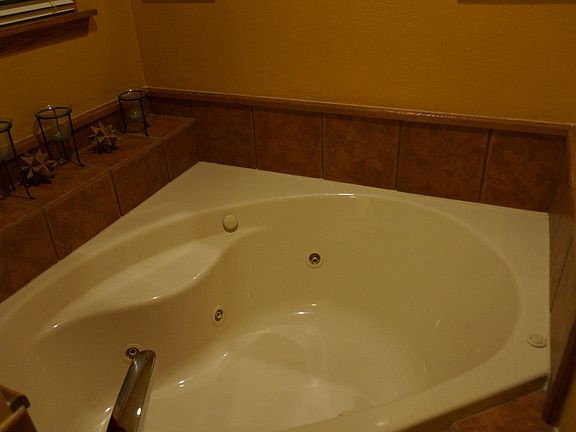 Master Bath Jetted Tub