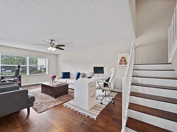 4th image of 2437 SW Danbury Ln
