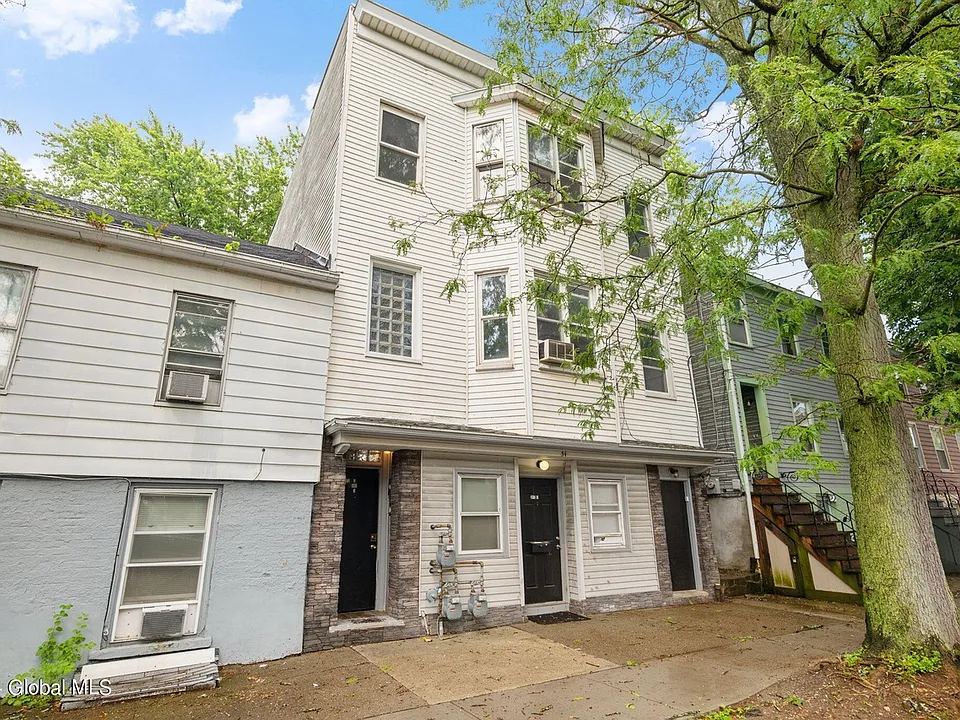 31 Dana Ave #2