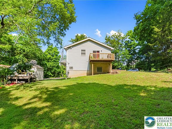 3rd image of 40 Brushy Mountain Rd