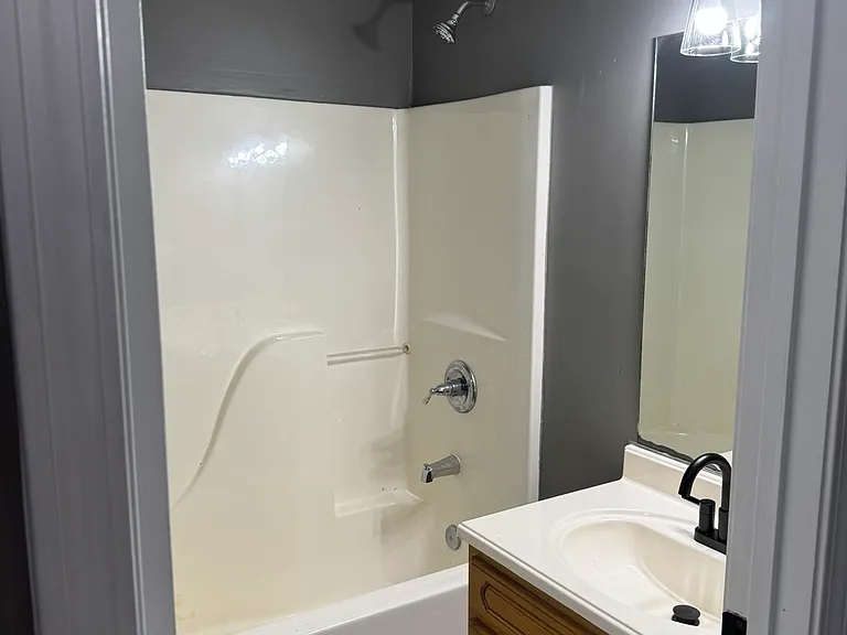 1812 Glade St — Photo 15