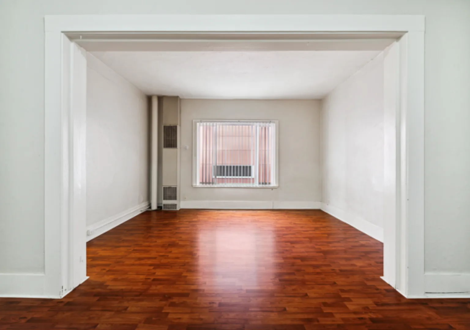 Uptowner Apartments — Photo 2