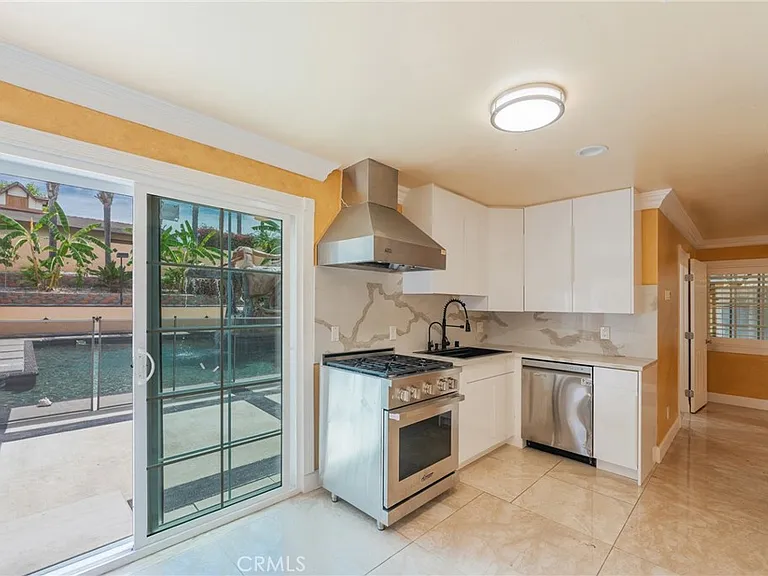 5562 Highland Ave — Photo 32