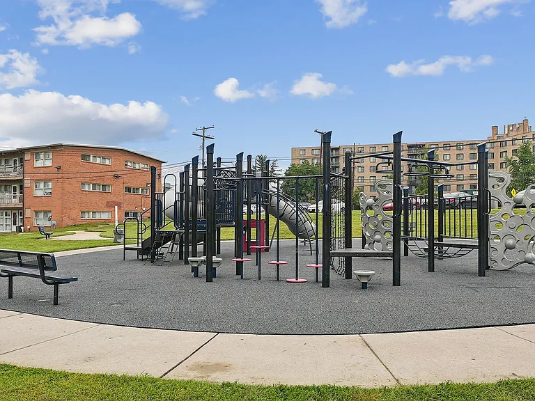 Belcrest Plaza — Photo 15