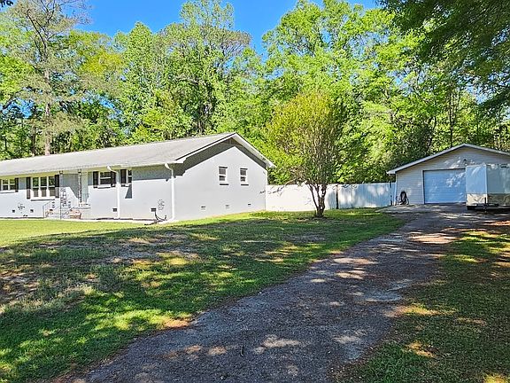 2nd image of 1213 Skipperville Rd