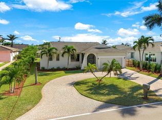 9940 Vanderbilt Dr, Naples, FL 34108