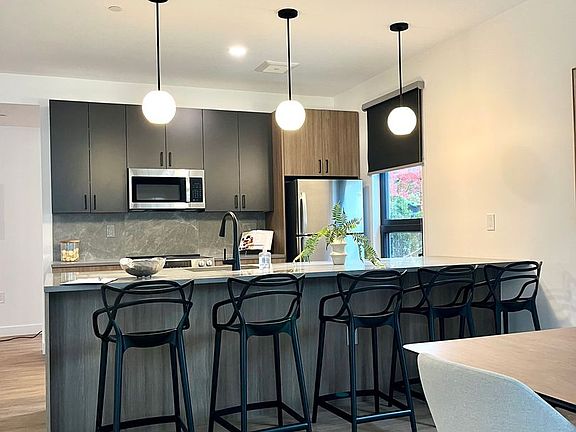 2nd image of 94 Gardner St #2D