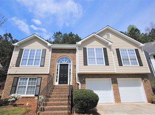 495 Durham Ridge Dr, Lilburn, GA 30047