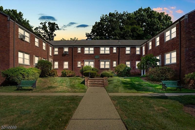 1st image of 349 Bloomfield Ave #25