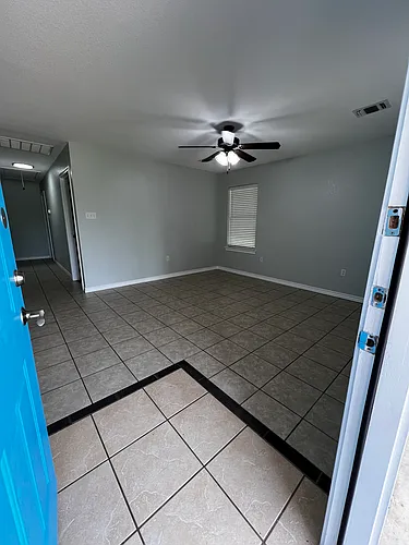 511 W Live Oak St #B Photo 1