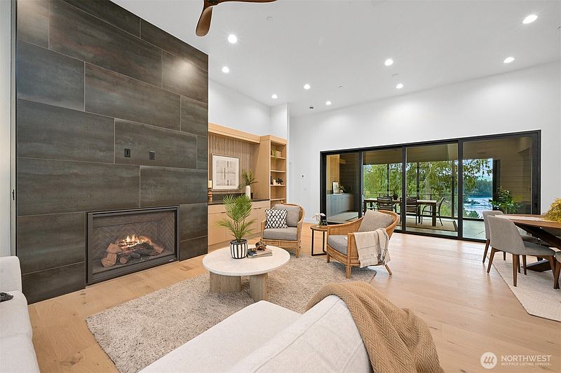 3rd image of 166 Soundview Drive
