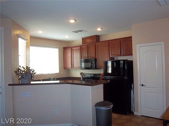 4th image of 9120 Alpine Grove Ave Unit 102