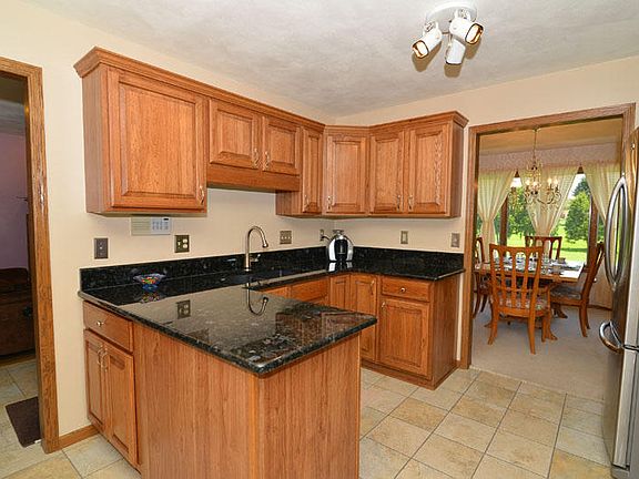 4th image of 446 Skyhawk Ct