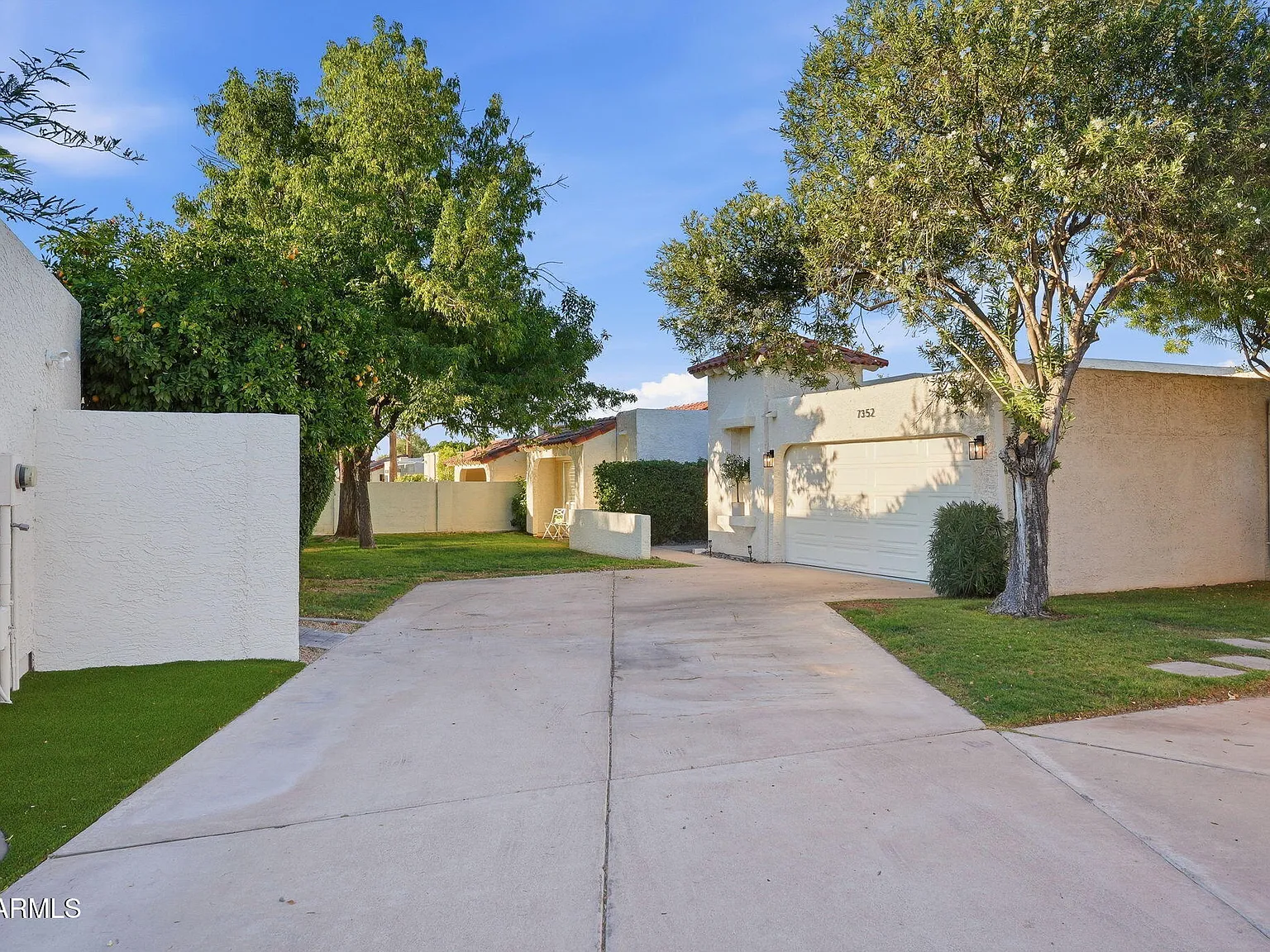 3 bed, 2.0 bath, 2447 sqft, $4,399 — Photo 2