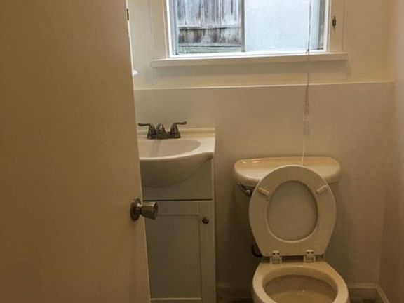 4th image of 120 Gardiner Ave APT C
