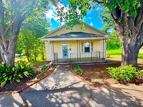 311 Lakeside Dr Photo 1