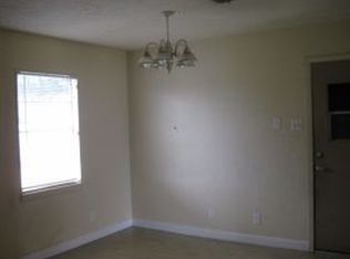 1040 Avenue E, Nederland, TX 77627