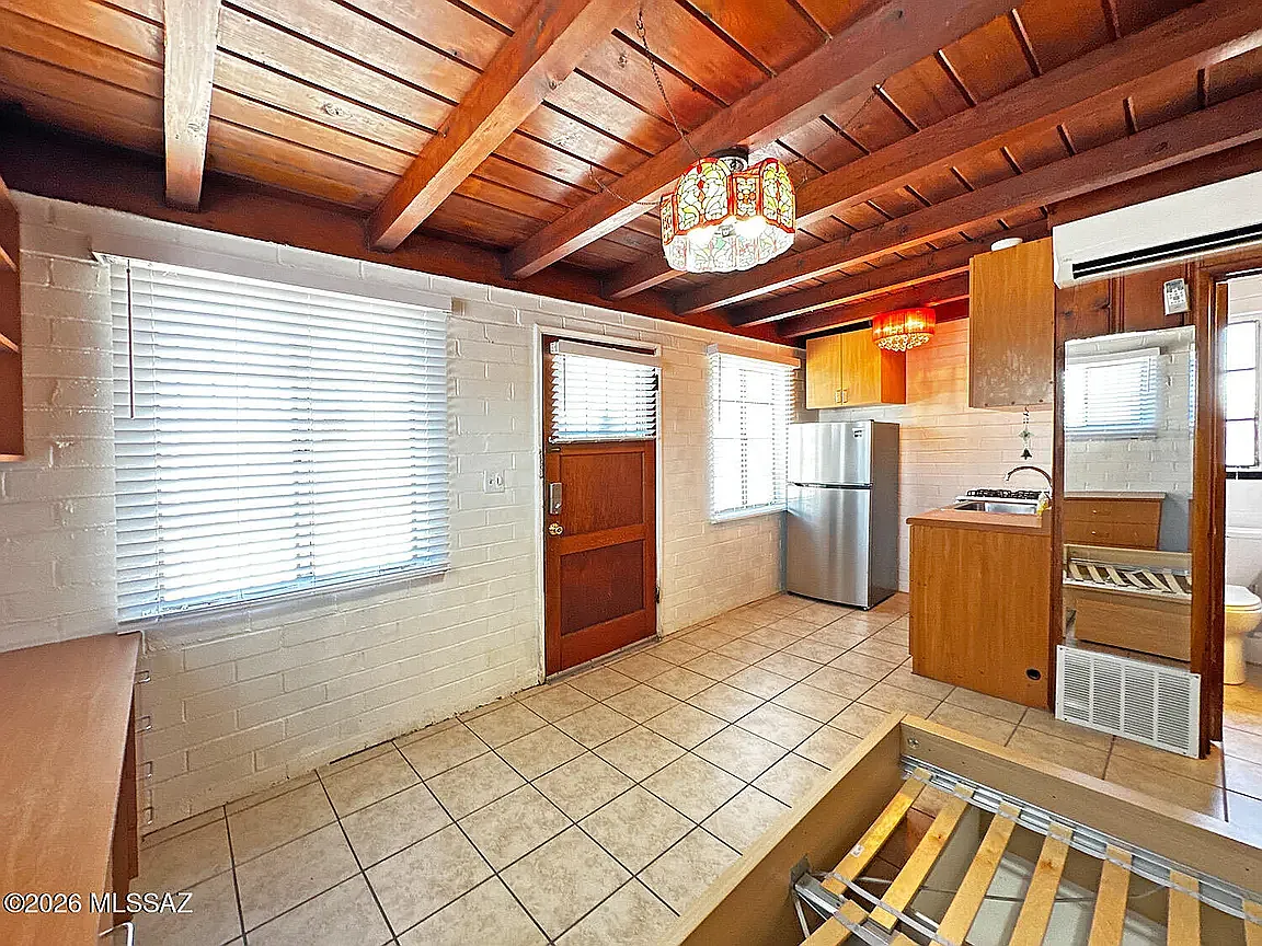 Studio, 260 sqft, $700 — Photo 2