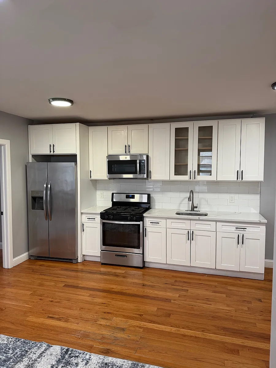 Building Photo - 2559 Cruger Ave #1