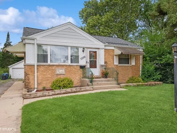2506 Rusty Dr, Des Plaines, IL 60018