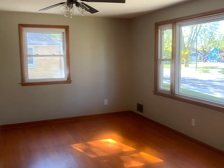 460 Park Ave — Photo 3