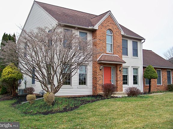 3rd image of 339 Portland Pl