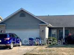 40 Crimson Ct #A, Highland, IL 62249