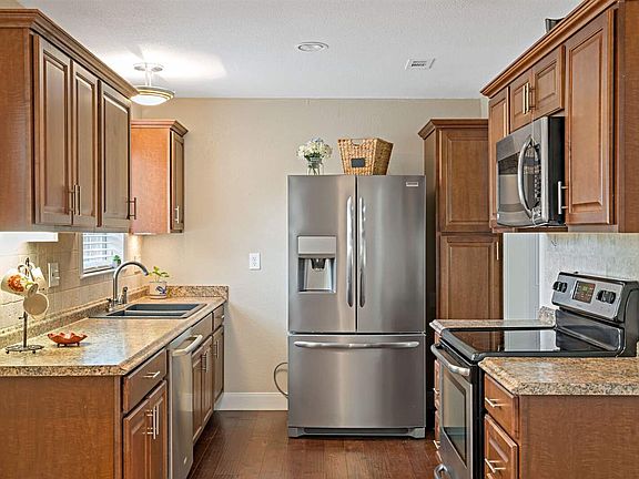3rd image of 2215 Bella Vista Dr