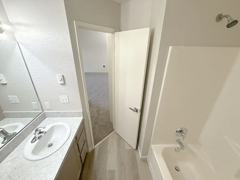 5513-5515 N Hills Dr #5517 — Photo 15