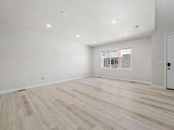 4th image of 15083 S Reins Way