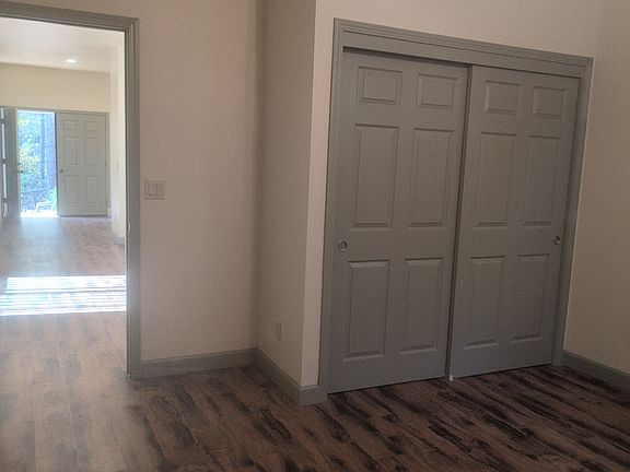 4th image of 565 Black Oak