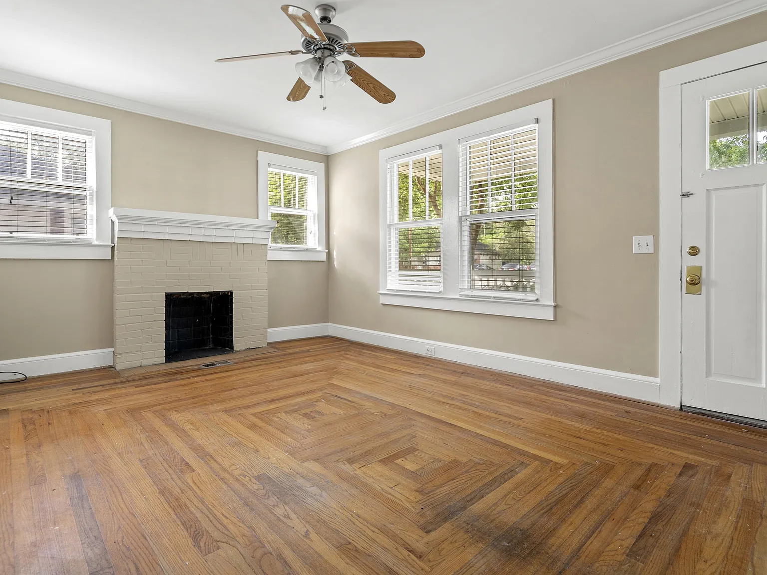202 Carolina Dr - 1 — Photo 3