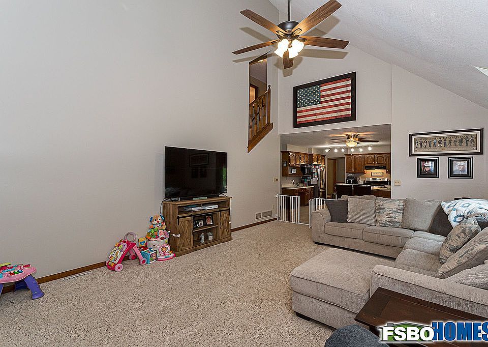 4195 Apple Valley Dr, Bettendorf, IA 52722 Zillow