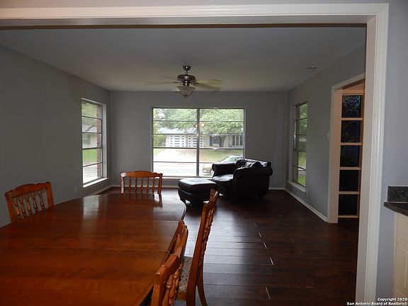 5th image of 706 Candleglo Dr