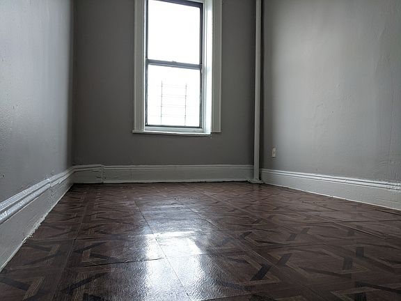 2nd image of 710 E 138th St #7