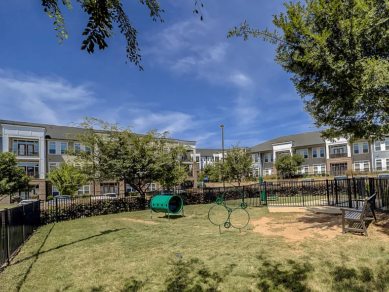 Holly Crest Apartments — Photo 45