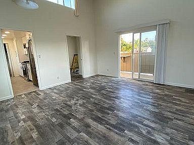 3rd image of 1407 Manhattan Beach Blvd