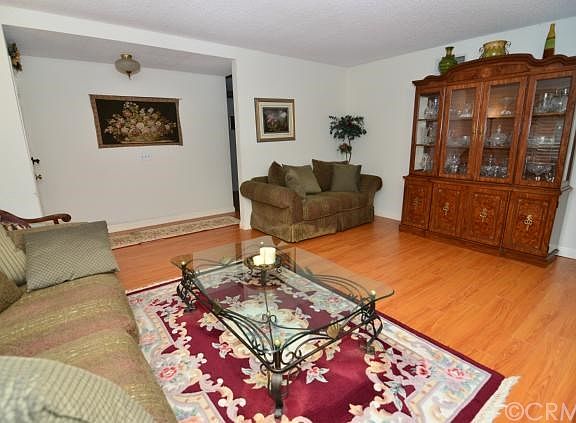 4th image of 1446 Willow Ave