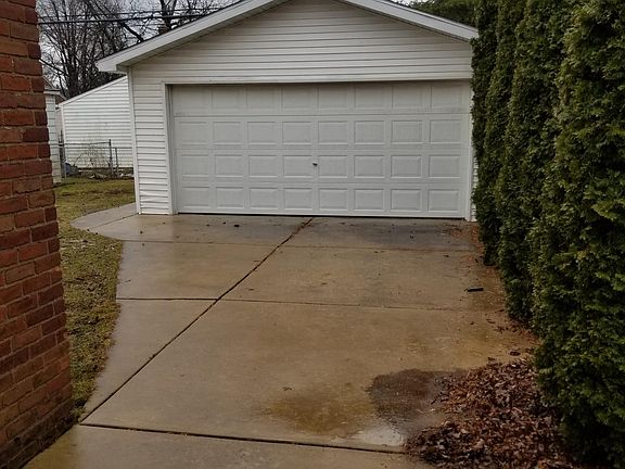 3rd image of 14911 Oceana Ave