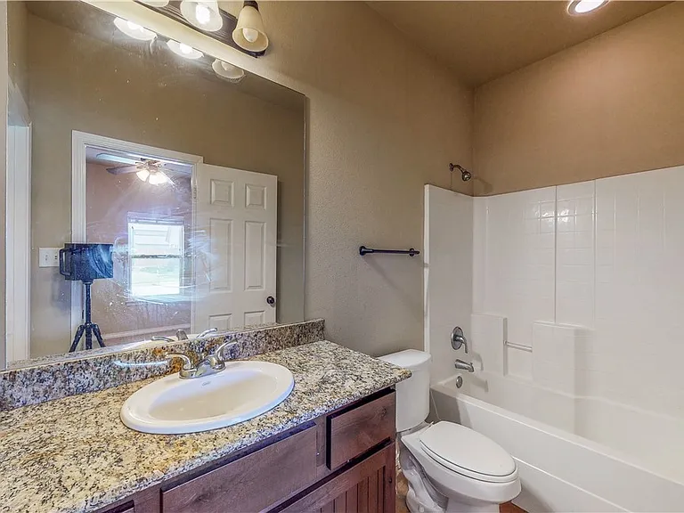 3414 Cullen Trl — Photo 16