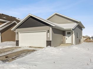 1253 Jill Dr W, West Fargo, ND