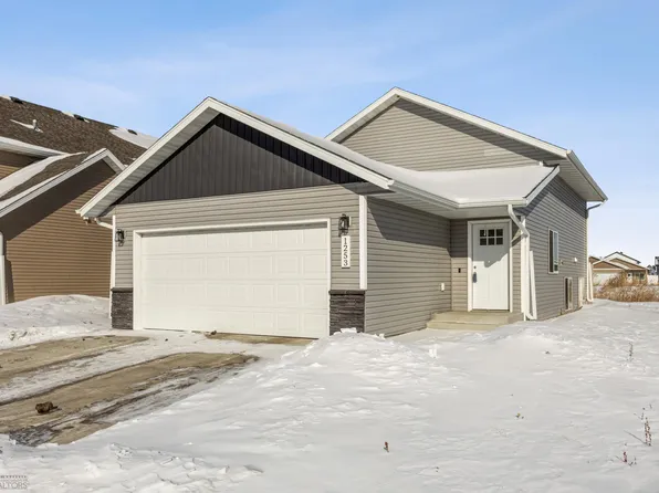 1253 Jill Dr W, West Fargo, ND 58078