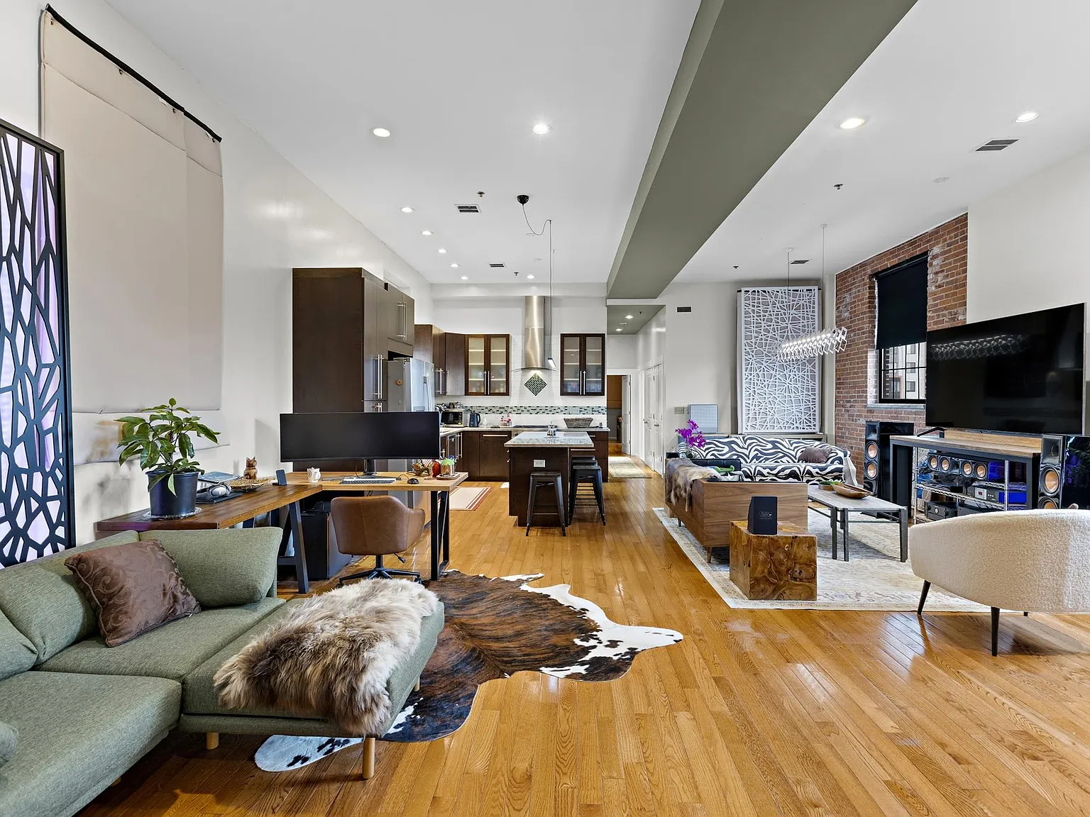 2 bed, 2.0 bath, 1500 sqft, $3,700 — Photo 1
