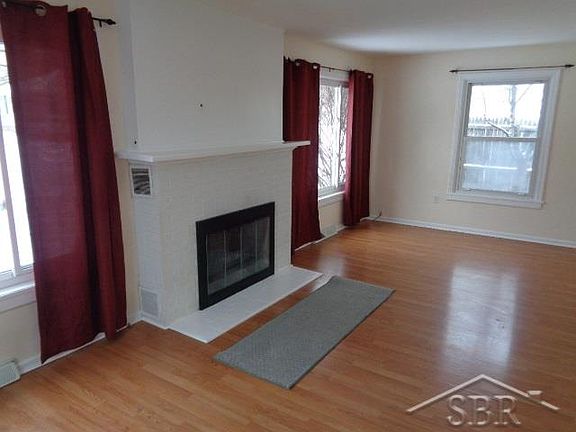 2nd image of 1960 Fairfield St