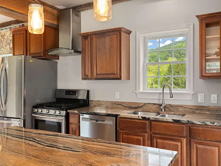 330 Sutton Branch Rd — Photo 2