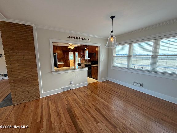 3rd image of 911 Cunningham Road