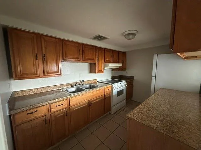 300 Clemson Dr — Photo 10