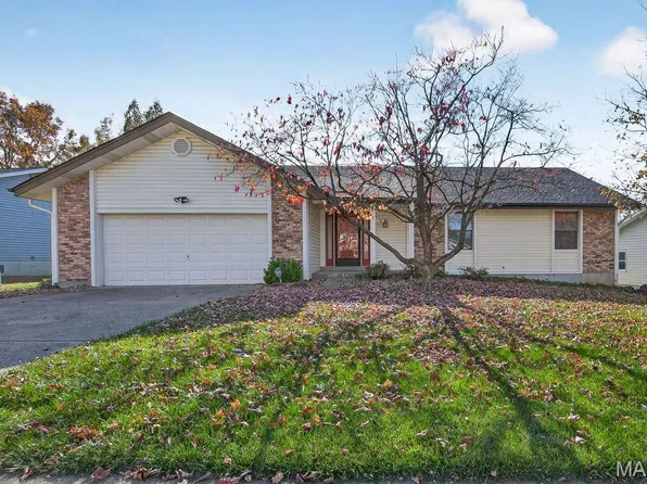 2741 Penbrooke Ln, Saint Charles, MO 63301